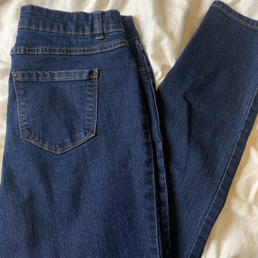 D. Jeans regular wash jeans
